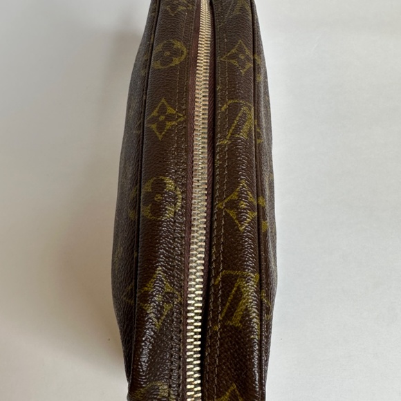 Louis Vuitton Trousse de Toilette 23 Toiletry Bag - Picture 6 of 7